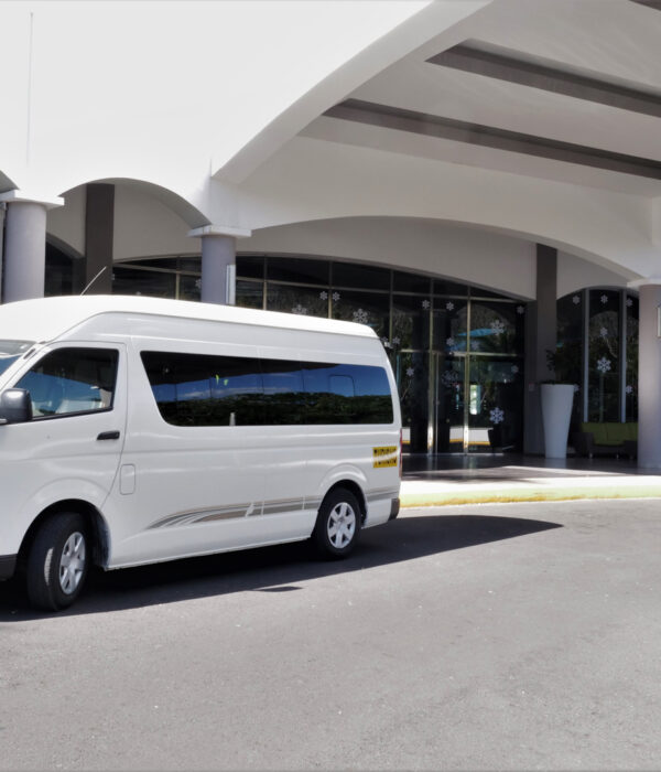 airport shuttle to riu palace